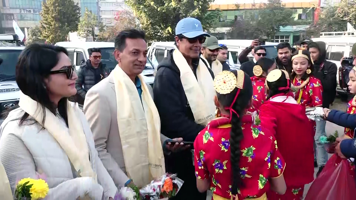 ‘हनी हन्टिङ’सहित ‘स्पार्क एड्भेन्चर’ गर्न कलाकारसहितकाे टाेली लमजुङ प्रस्थान